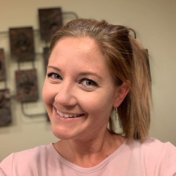 Meet your Posher, Jennifer - Picture 1 of 1